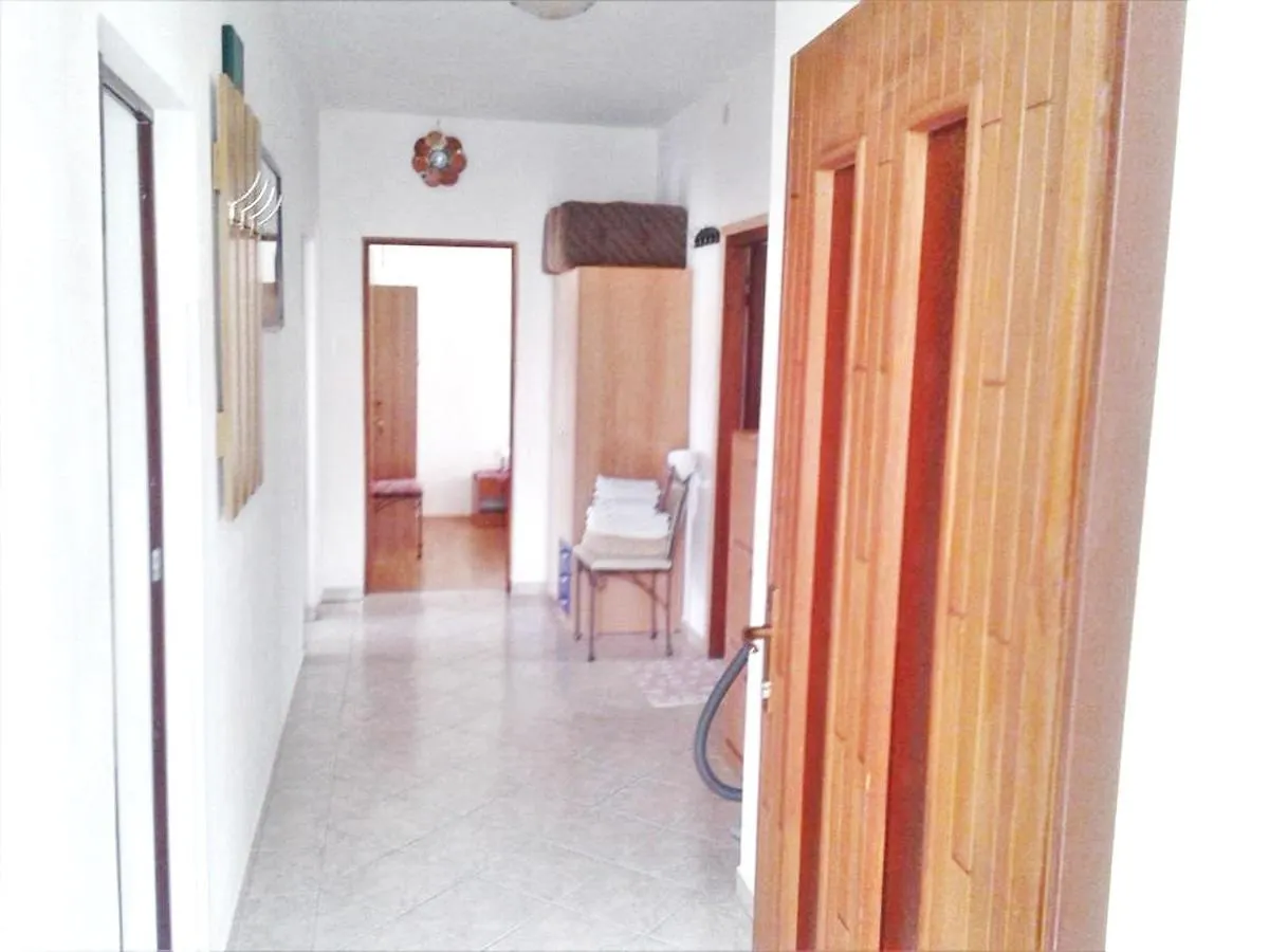 Comfortable Apartment With Garden In Palit 100 M² For 6 Guests