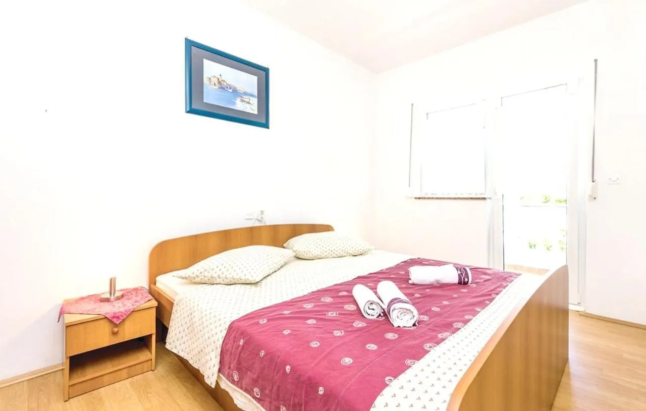 Comfortable Apartment With Garden In Palit 100 M² For 6 Guests