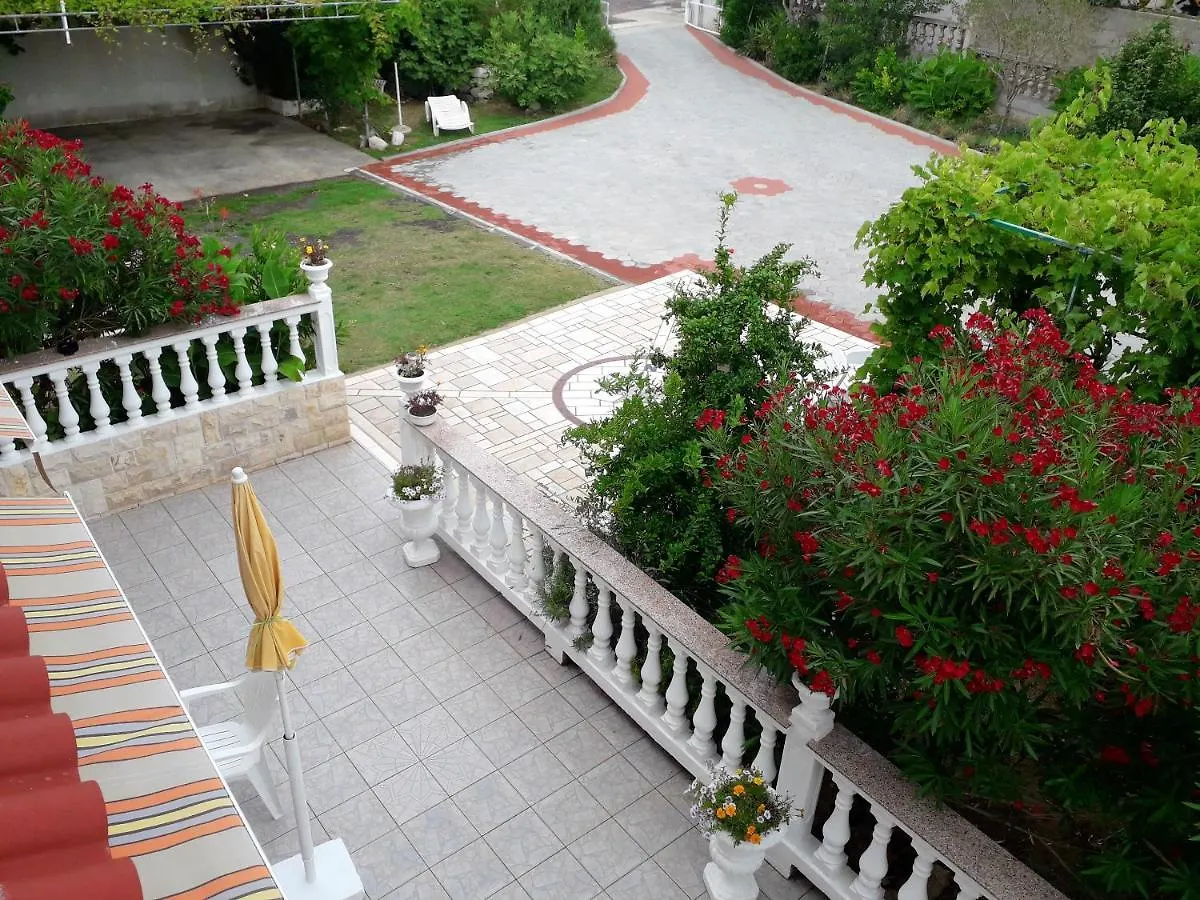 Comfortable Apartment With Garden In Palit 100 M² For 6 Guests