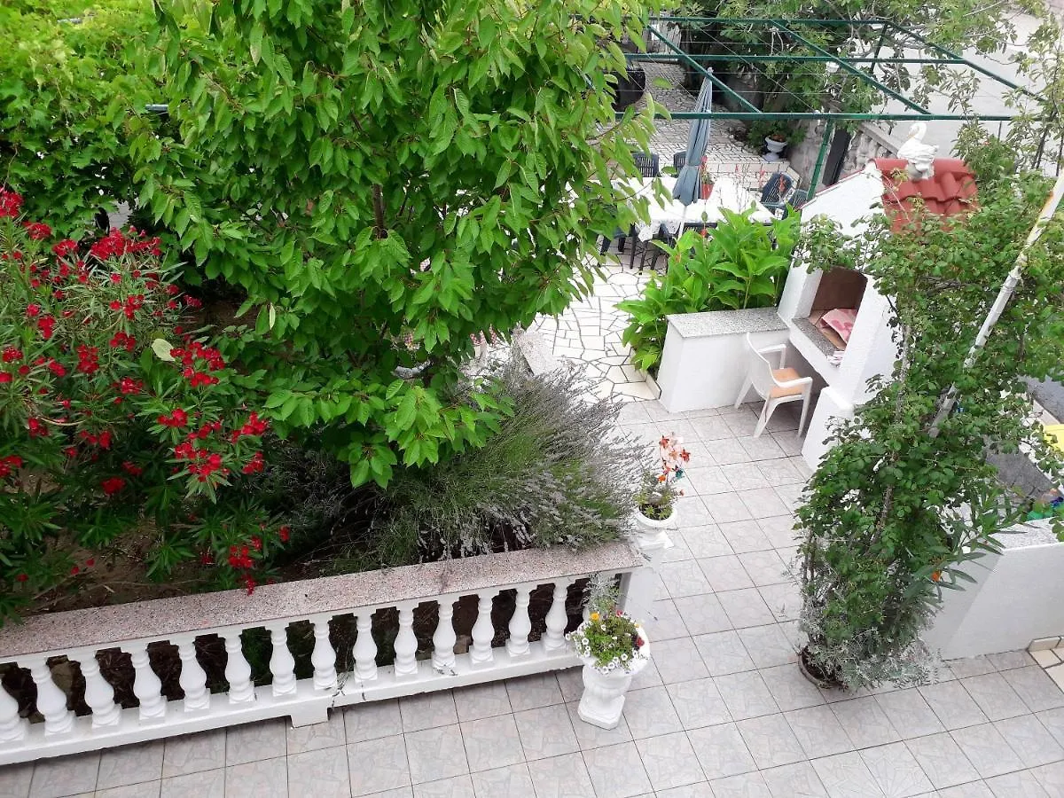 Comfortable Apartment With Garden In Palit 100 M² For 6 Guests