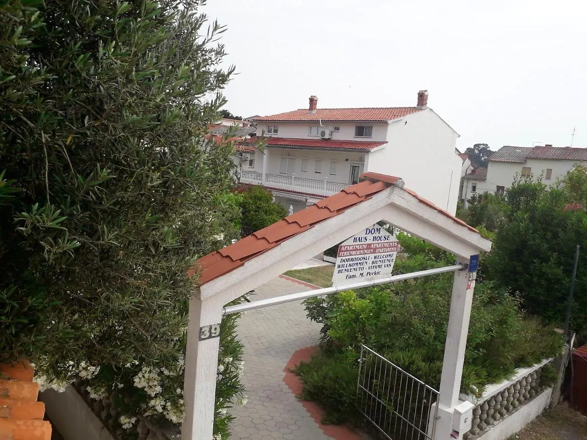 Comfortable Apartment With Garden In Palit 100 M² For 6 Guests