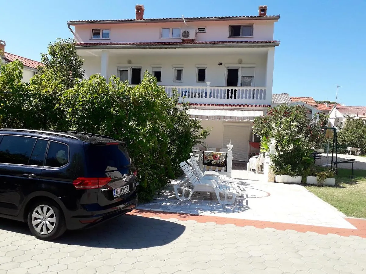 Comfortable Apartment With Garden In Palit 100 M² For 6 Guests 0*,  Croatia